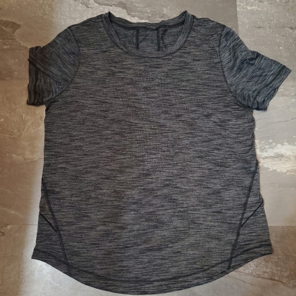 Lululemon Long Distance short sleeve shirt. Dark heathered grey/black. Size 6. - Picture 4 of 9